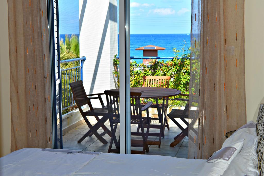 Latchi Beach Front Villa - Private Heated Pool - Amazing Uninterrupted Sea Views Polis Exterior photo
